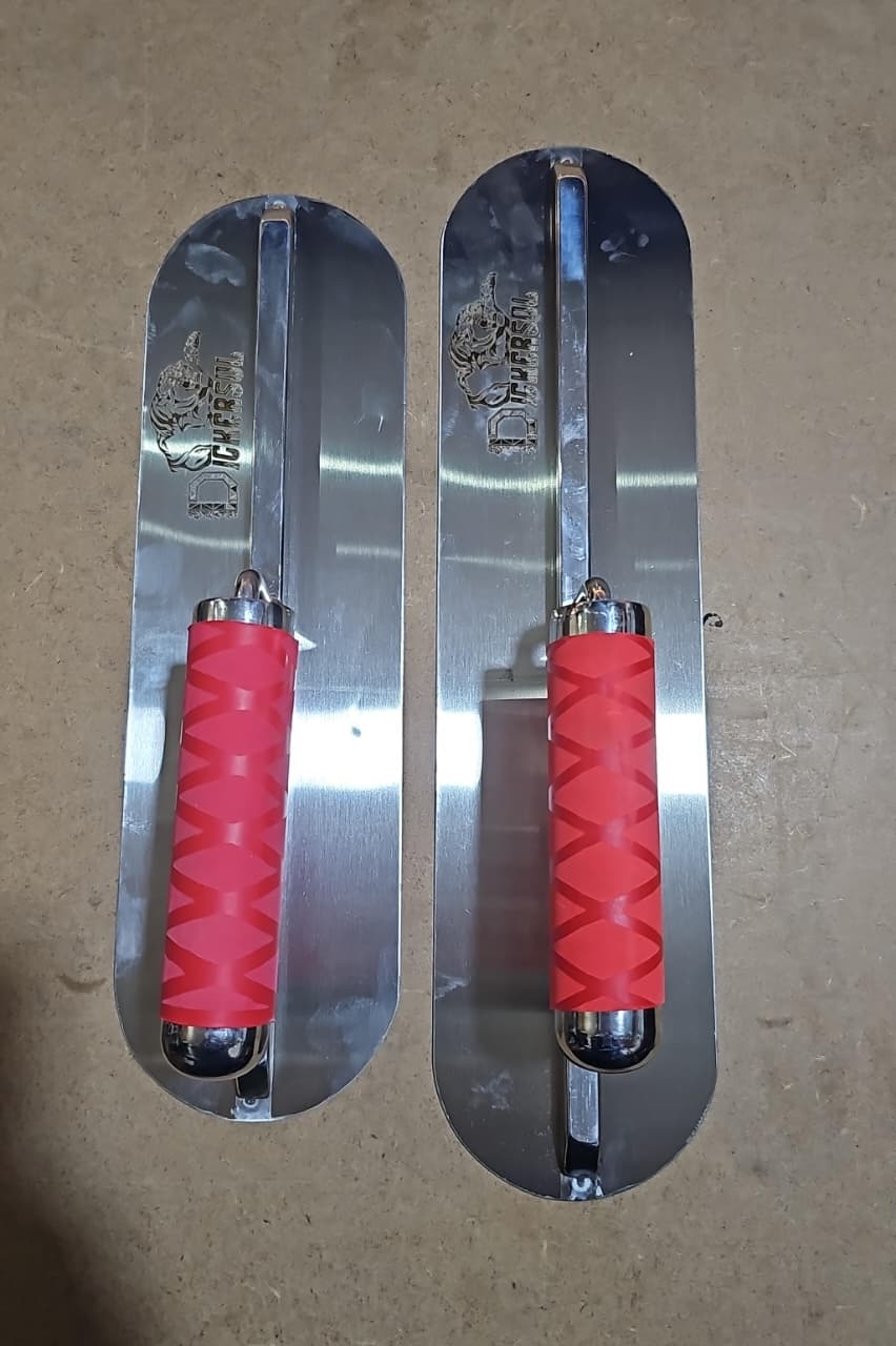 PLANCHA PARA PULIR OVALADA INOX CON MANGO DE GOMA 35CM